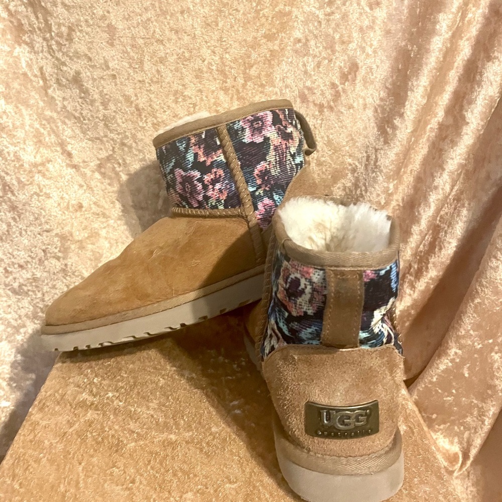 Ugg  ankle booties